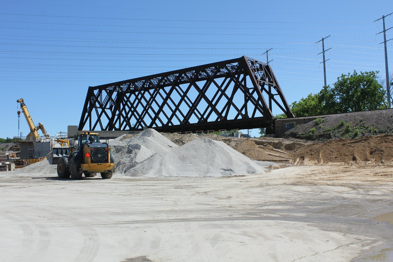 Overview during construction of new bridge